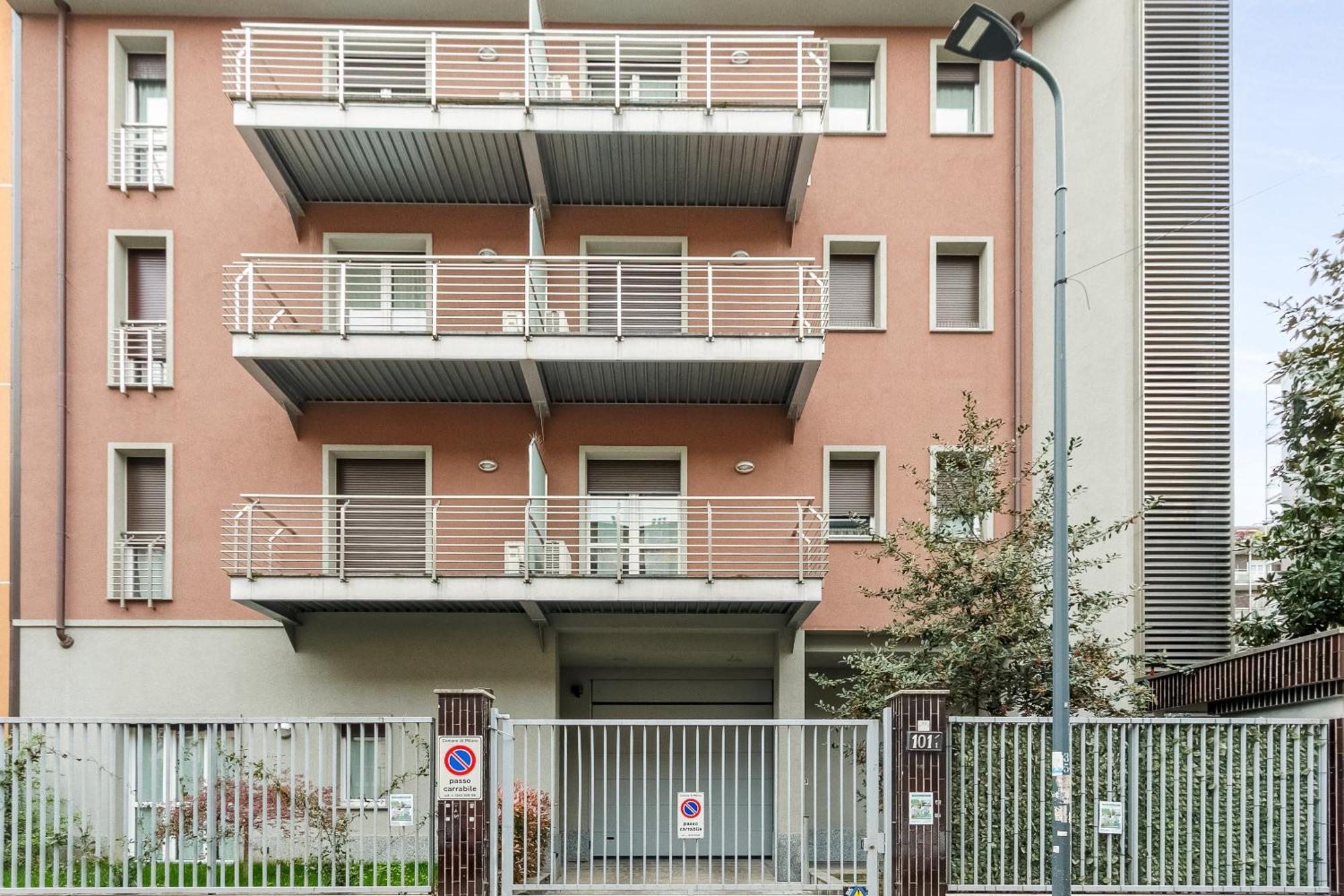Rentopolis Apartments - Palazzo Candiani Milano Exteriör bild